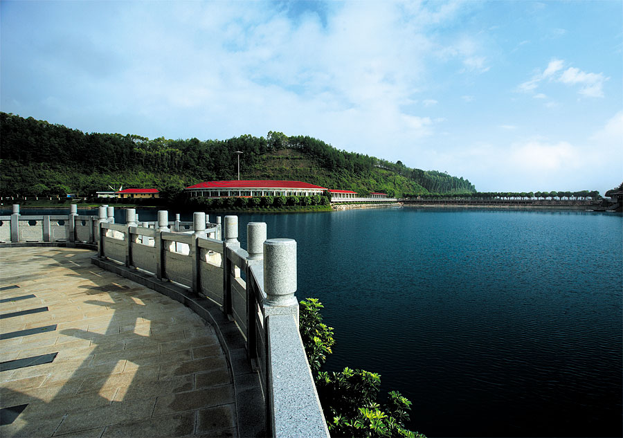 黑眼睛廣告為雁鳴湖旅游度假村宣傳推廣拍攝的風光圖片之西眺溢香坊